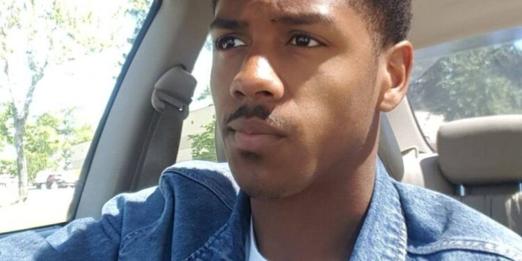 Ex-teacher's aide accused of licking boy's feet busted after approaching boy while out on bond