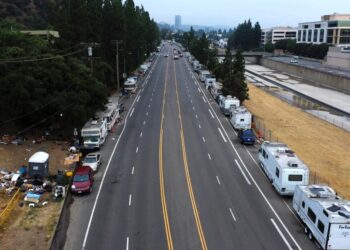 Homeless encampment takes over two-mile stretch of Hollywood