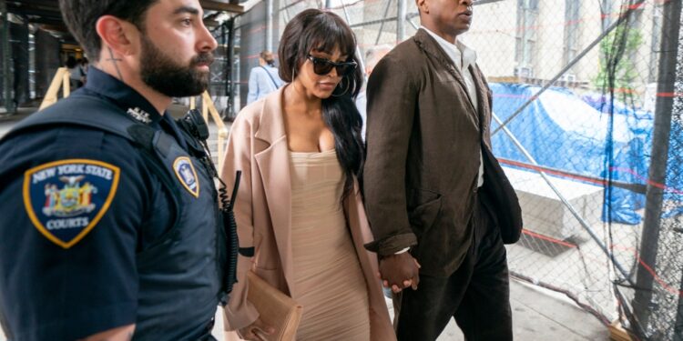 Jonathan Majors appeared in Manhattan court with his new girlfriend, the actress Meagan Good.