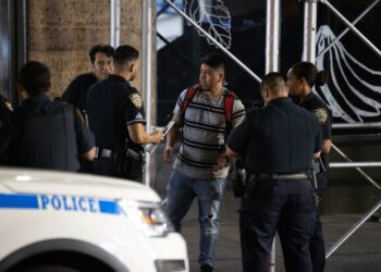 Cops respond to the scene of the mugging at East 33rd Street and Park Avenue.