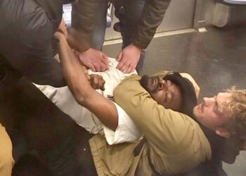 Daniel Penny choking Jordan Neely.