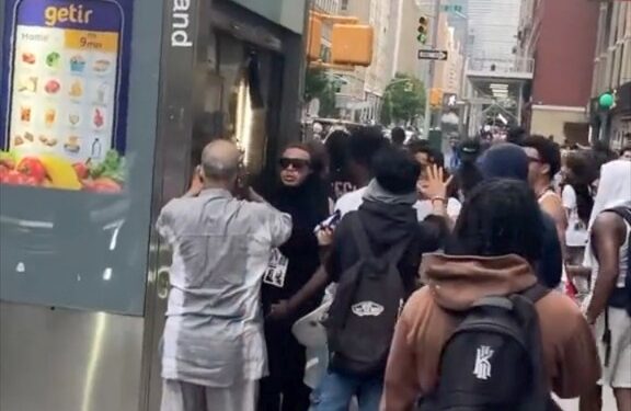 Mob of teens descending upon Ali's newsstand