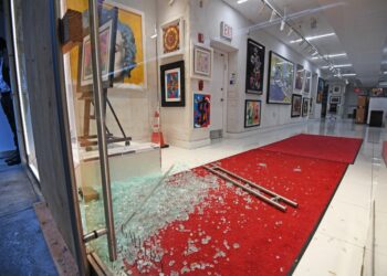 An early morning smash-and-grab at the Carlton Fine Arts Gallery on Madison Ave, by 55th St., NYC. left the glass front door smashed and an empty easel sitting without any artwork.