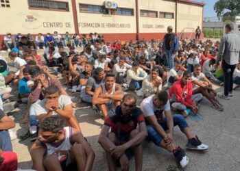 prisoners at  Tocorón Penitentiary Center.
