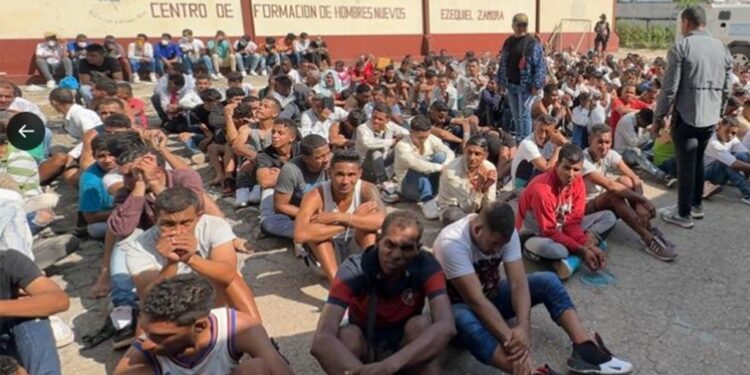 prisoners at  Tocorón Penitentiary Center.
