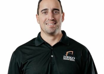 Police located 46-year-old Robert Tamaccio at Newport Beach, where they he appeared to have been stabbed.
