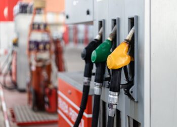 A thief stole around 800 gallons of gas from a Detroit fuel station using the Bluetooth option on a cellphone to hack into the pump. 