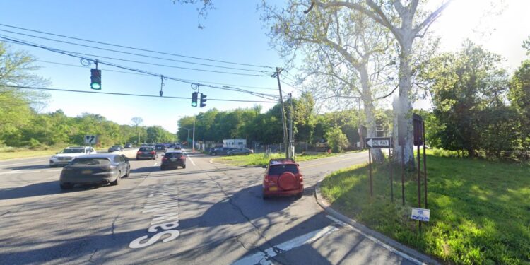 A general view of Saw Mill River Parkway and Tompkins Avenue.