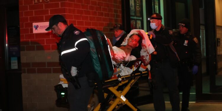 475 West 57th Street, Hell's Kitchen, NYC

Police and EMS remove a victim and suspect involved in a stabbing.