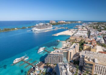 U.S. officials warn that gang violence surges in the Bahamas pose a risk to tourists.