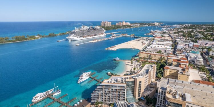 U.S. officials warn that gang violence surges in the Bahamas pose a risk to tourists.