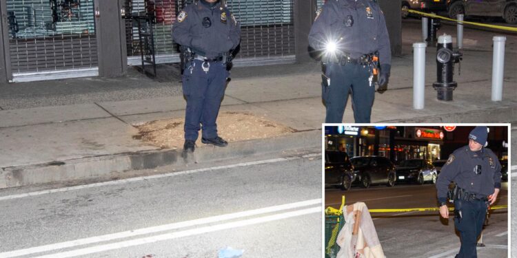 Man slashed with large knife during NYC bar fight over woman: cops