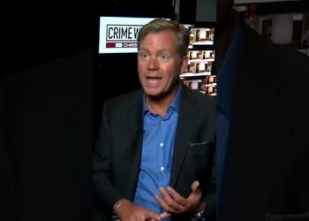 Chris Hansen recognizes predator from the train #truecrime #crime