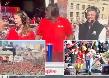 Reporters realize they're in midst of Kansas City Chiefs parade shooting: video