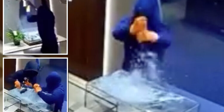 Masked crooks use sledgehammers in smash-and-grab at ritzy Conn. jewelry store