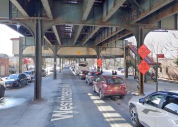 Middletown Road station in Pelham Bay