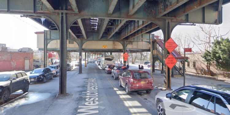 Middletown Road station in Pelham Bay
