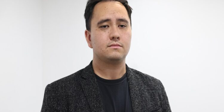 Brian Chin, a landlord wearing a black shirt, involved in an altercation with a homeless man at 111 Chrystie Street