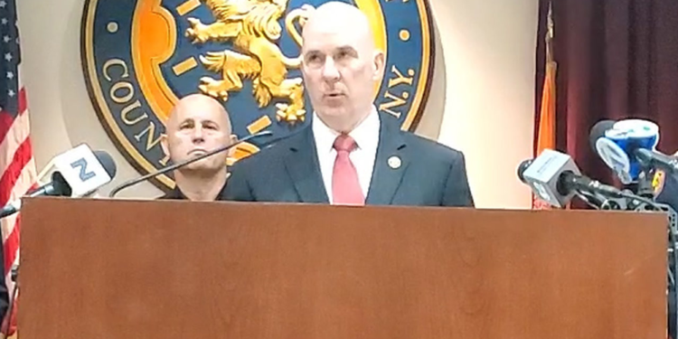 Police identify victims in LI family murder-suicide (Video)