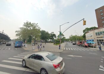 The victim was waiting for the light to change on Hugh Grant Circle near Metropolitan Avenue in Parkchester around 2:20 p.m. when the menace suddenly cut his right ear for no reason, authorities and sources said. 