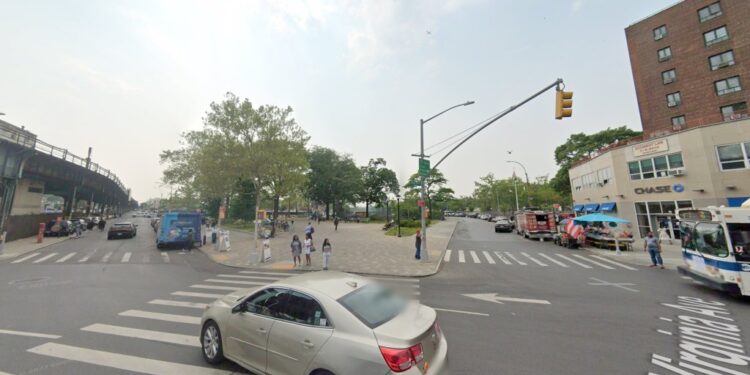 The victim was waiting for the light to change on Hugh Grant Circle near Metropolitan Avenue in Parkchester around 2:20 p.m. when the menace suddenly cut his right ear for no reason, authorities and sources said. 