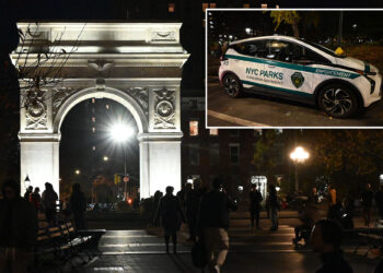 Bicyclist stabs pedestrian, pedals away after argument on NYC crosswalk outside Washington Square Park: sources