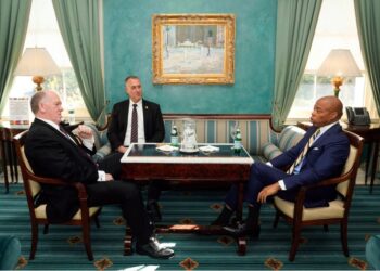 New York Mayor Eric Adams, right, meeting with President-elect Donald Trump's incoming "border czar" Tom Homan, left, and President Joe Biden's Department of Homeland Security Official Kenneth Genalo at Gracie Mansion, in New York, Thursday, Dec. 12, 2024. (