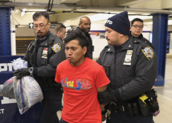 Gov. Hochul posts while subway crime burns in Gotham's murderous new normal