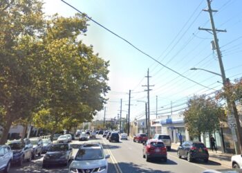 1345 Broadway in Hewlett