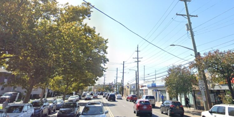 1345 Broadway in Hewlett