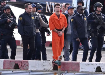 Luigi Mangione escorted by police as he arrives in New York to face federal murder charges (Video)