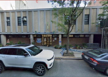 Maniac leaves ‘bomb’ with chilling note in front of West Village NYPD precinct: ‘Chlorine gas is a bitch’