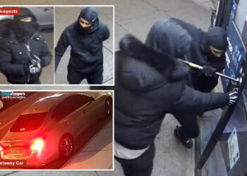 Video shows bumbling burglars using crowbar to break into NYC drug store — but they fled empty-handed
