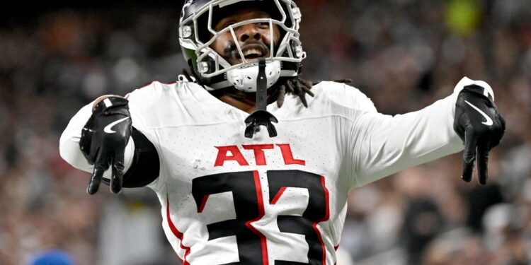 
Atlanta Falcons cornerback Antonio Hamilton Sr. (33) celebrates after a safety against the Las Vegas Raiders during the first half of an NFL football game, Monday, Dec. 16, 2024, in Las Vegas.
