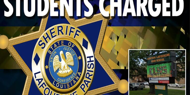 Louisiana high school teacher framed by female students for 'inappropriate messages' they actually sent: police