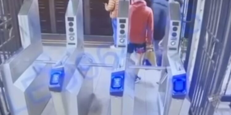 Subway shoving on New Year's Eve, Letters