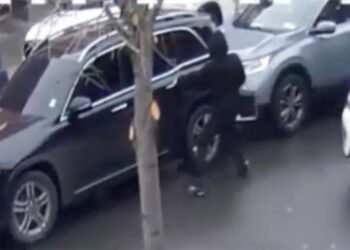 A pair of money-hungry bandits hurled a rock at an elderly man’s car and grabbed a bag holding $20,000 from inside in a broad-daylight Brooklyn heist, police said.