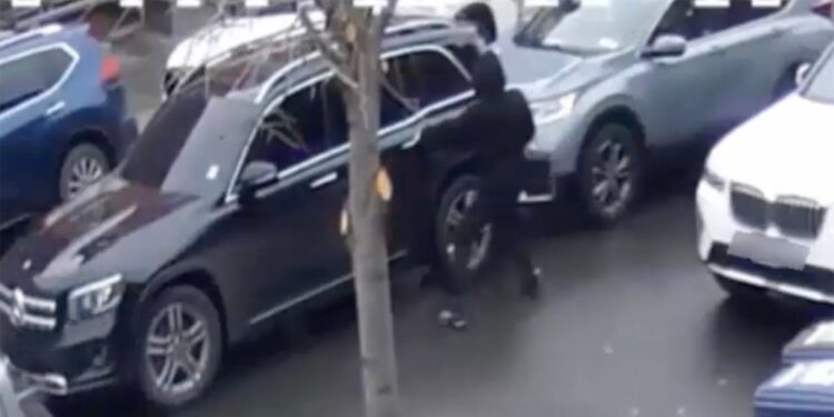 A pair of money-hungry bandits hurled a rock at an elderly man’s car and grabbed a bag holding $20,000 from inside in a broad-daylight Brooklyn heist, police said.