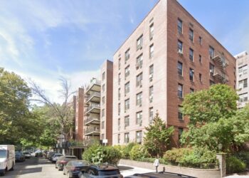 Area of 144-25 Roosevelt Ave in Flushing