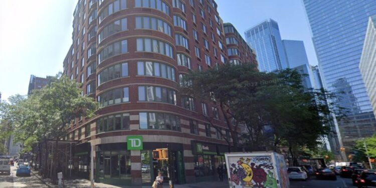 The suspect barged into the bank on Chambers Street near Greenwich Street around 9:30 a.m. and passed a note to the teller, authorities said.