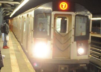 A man hit a passenger on a 7 train in Queens in the head with the butt of a knife on May 5, 2025.