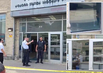 Gunman opens fire during broad-daylight NYC post-office stick-up: cops