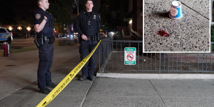 Good Samaritan stabbed trying to stop thief from stealing woman's phone steps from Columbus Circle: cops